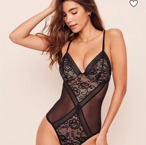 Elegant Black Lace Bodysuit‎